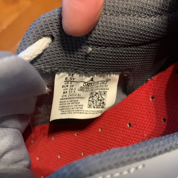 Air Jordan boys shoes - Picture 3 of 4